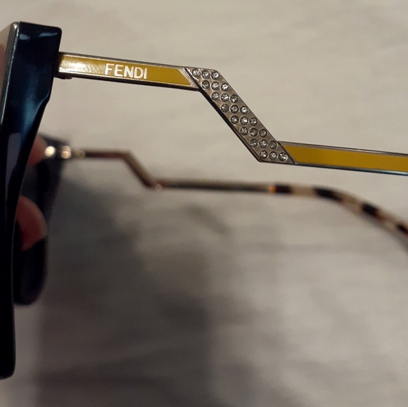 Cat Eye Fendi Sunglasses (Womans) - Picture 7 of 9
